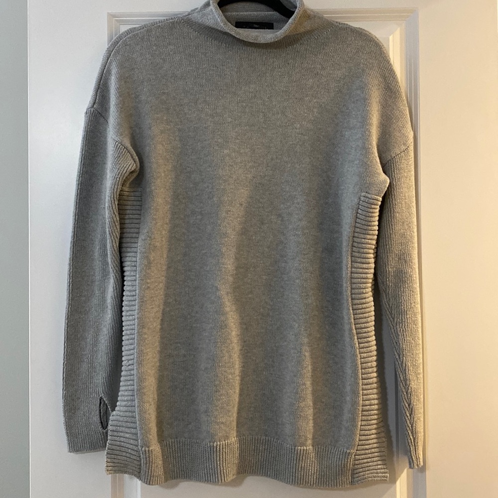 Mock turtleneck tahari sweatshirt 60% cotton blend